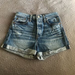 Cuffed LEVI’S shorts